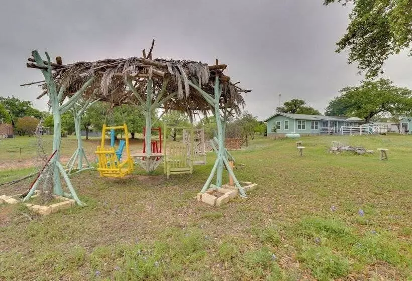 Pet Friendly Lake Buchanan Retreat W/ Fire Pit!