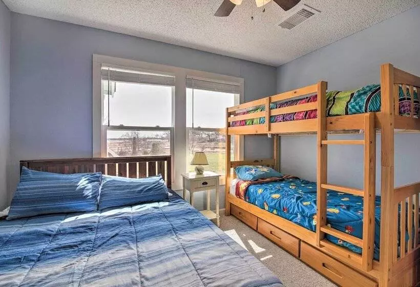 Pet Friendly Lake Buchanan Retreat W/ Fire Pit!