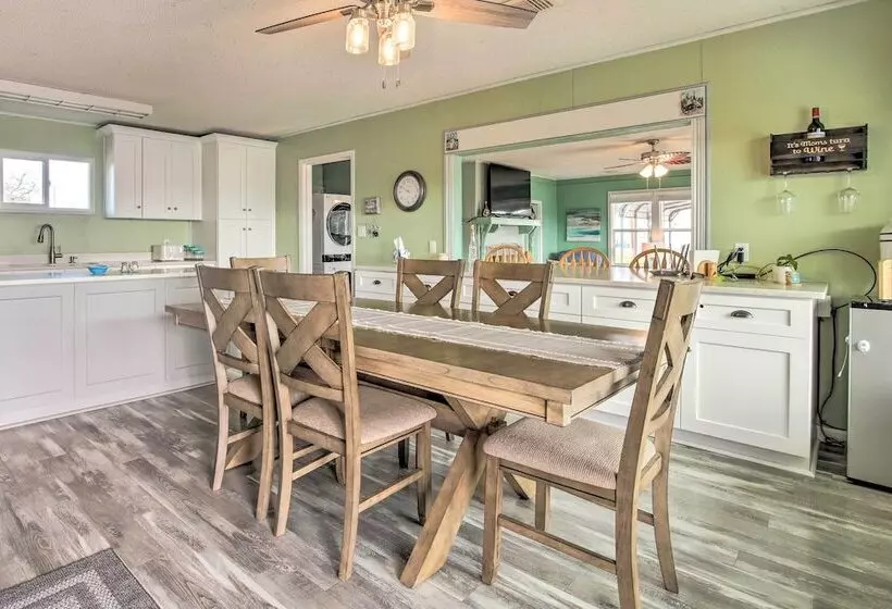 Pet Friendly Lake Buchanan Retreat W/ Fire Pit!