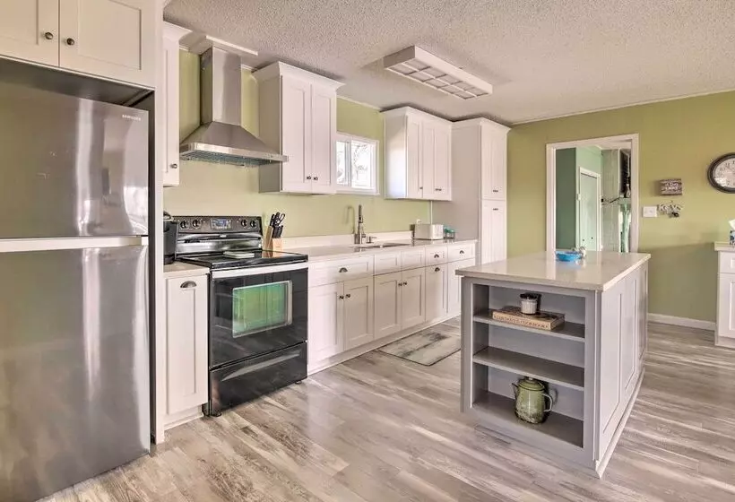 Pet Friendly Lake Buchanan Retreat W/ Fire Pit!