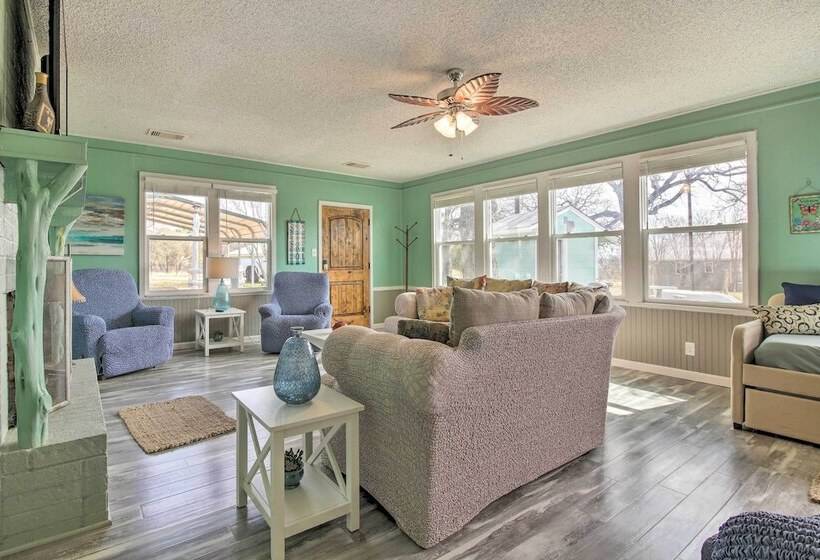 Pet Friendly Lake Buchanan Retreat W/ Fire Pit!