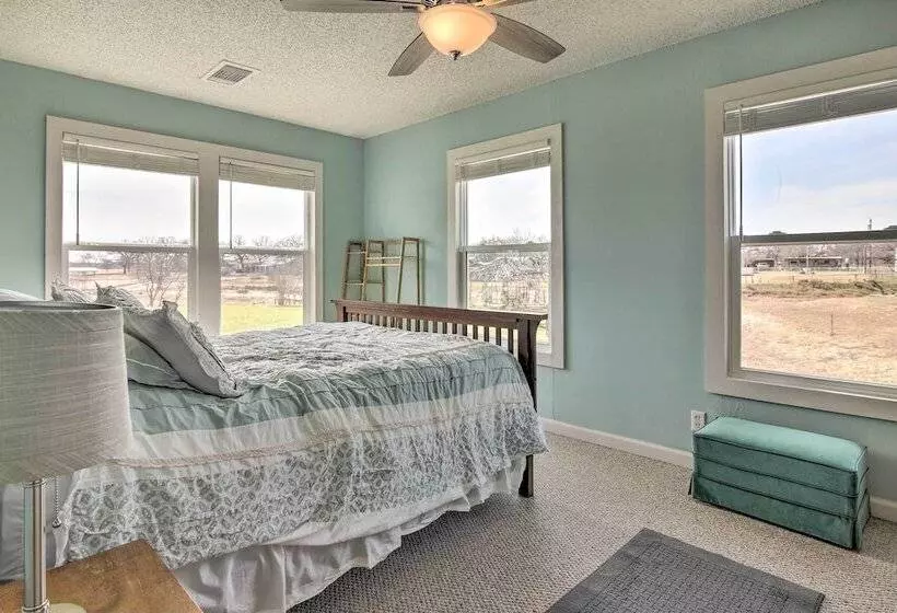 Pet Friendly Lake Buchanan Retreat W/ Fire Pit!