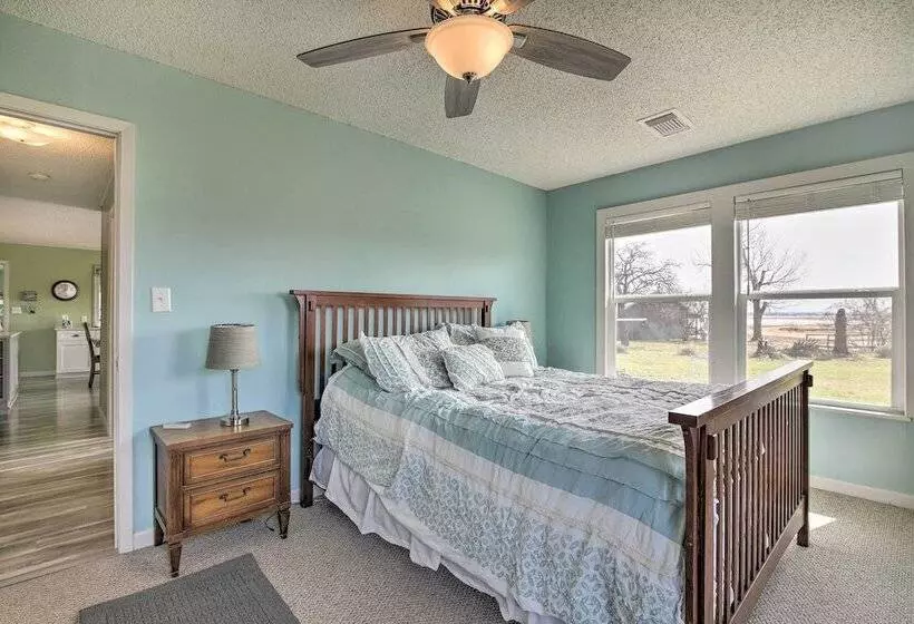 Pet Friendly Lake Buchanan Retreat W/ Fire Pit!