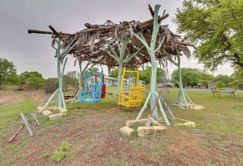 Pet Friendly Lake Buchanan Retreat W/ Fire Pit!