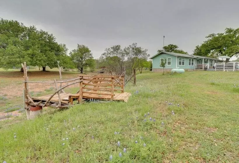 Pet Friendly Lake Buchanan Retreat W/ Fire Pit!