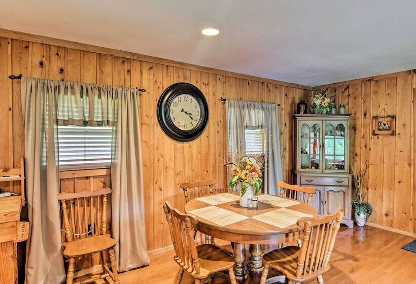 Pet Friendly Castlewood Cabin W/ Deck & Pond Views