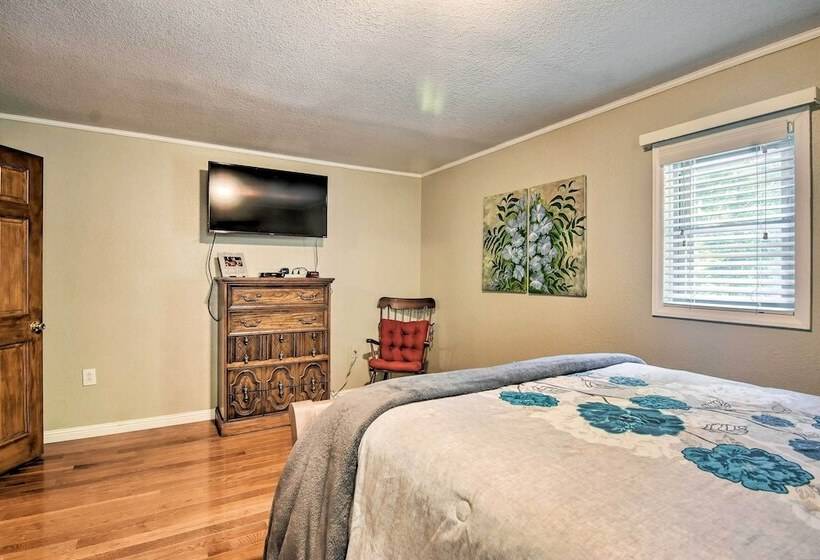 Pet Friendly Castlewood Cabin W/ Deck & Pond Views