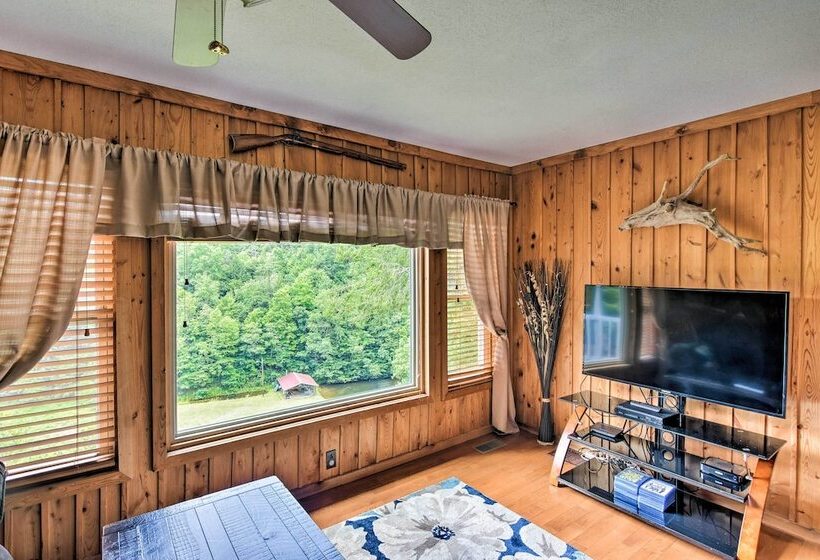 Pet Friendly Castlewood Cabin W/ Deck & Pond Views