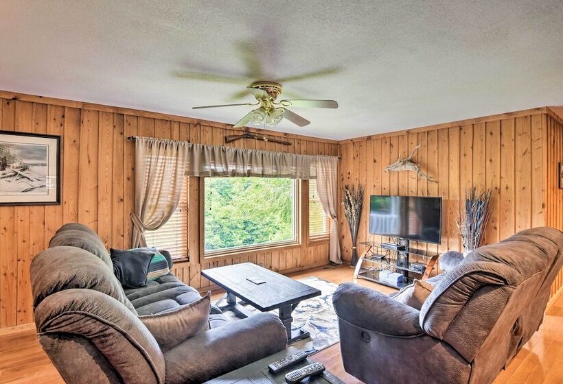 Pet Friendly Castlewood Cabin W/ Deck & Pond Views