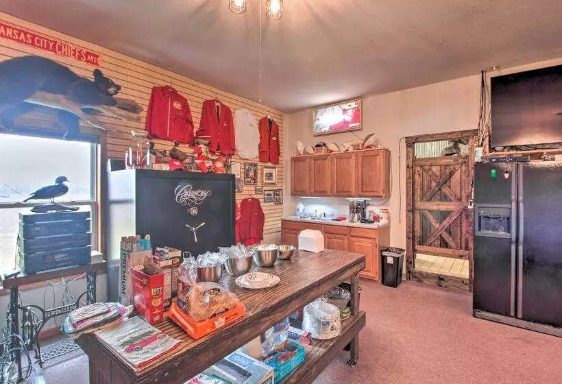 Pheasant Game Farm Missouri Vacation Rental!