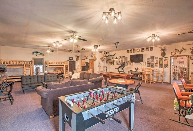 Pheasant Game Farm Missouri Vacation Rental!