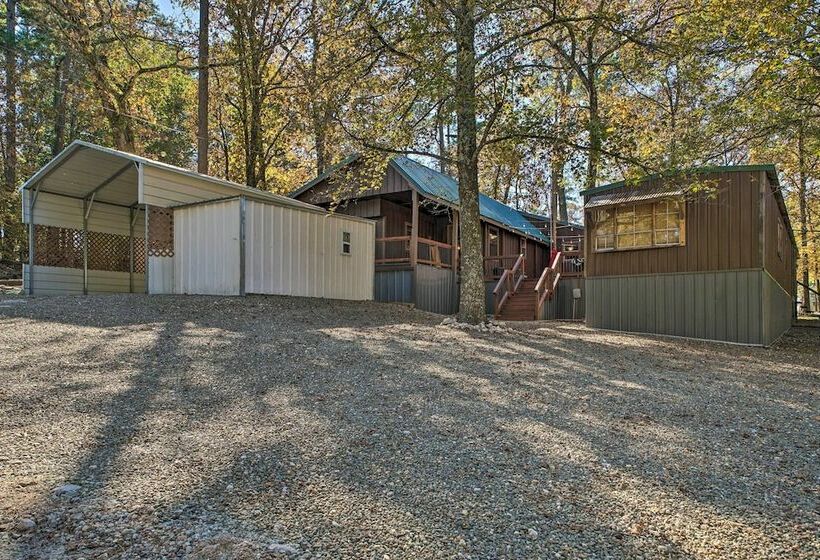 Relaxing Hochatown Cabin W/ Deck & Hot Tub!