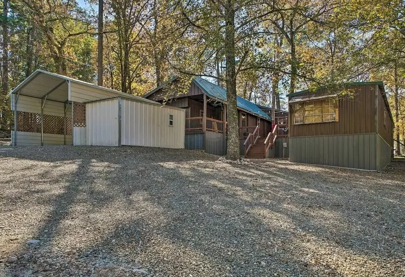 Relaxing Hochatown Cabin W/ Deck & Hot Tub!