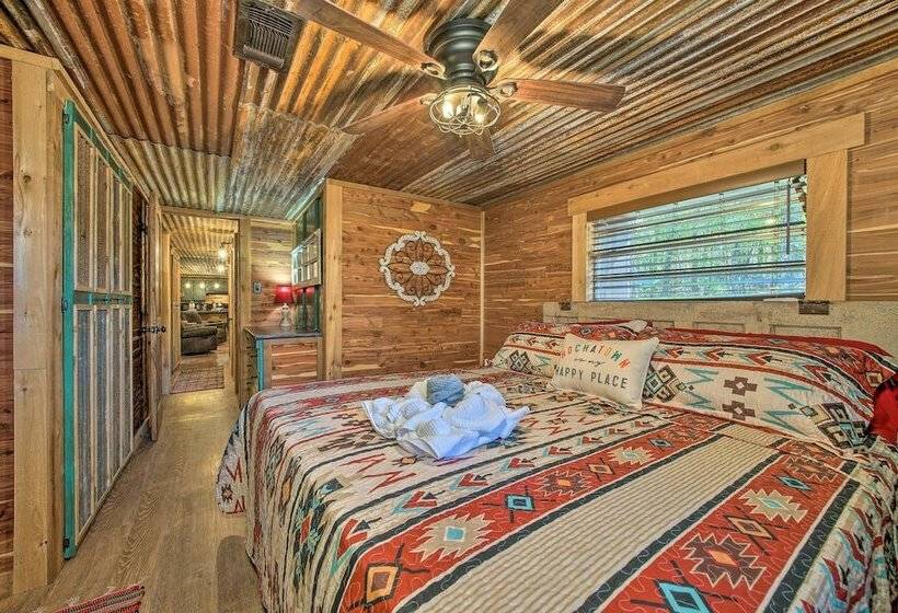 Relaxing Hochatown Cabin W/ Deck & Hot Tub!