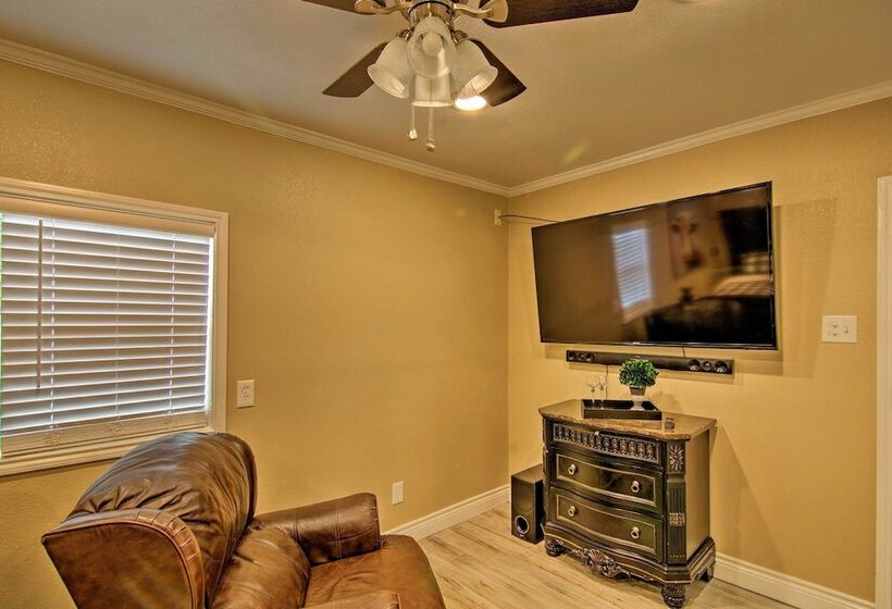 Renovated Modern Home W/ Patio, Walk To Texas Tech