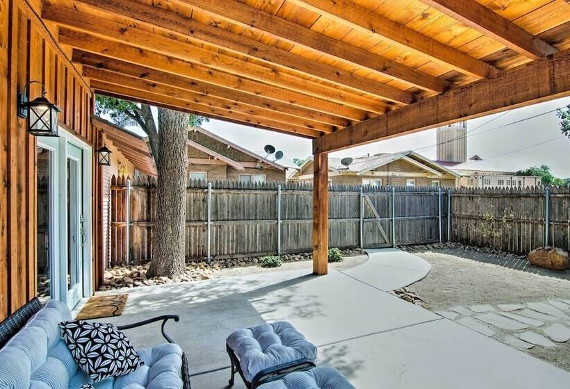Renovated Modern Home W/ Patio, Walk To Texas Tech