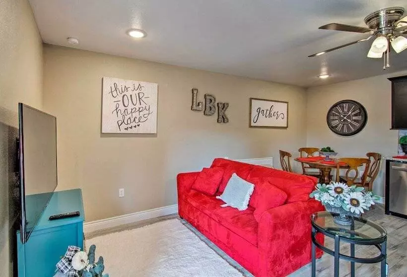 Walk To Texas Tech! Cozy Lubbock Gem W/ Patio