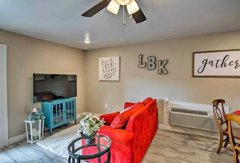 Walk To Texas Tech! Cozy Lubbock Gem W/ Patio