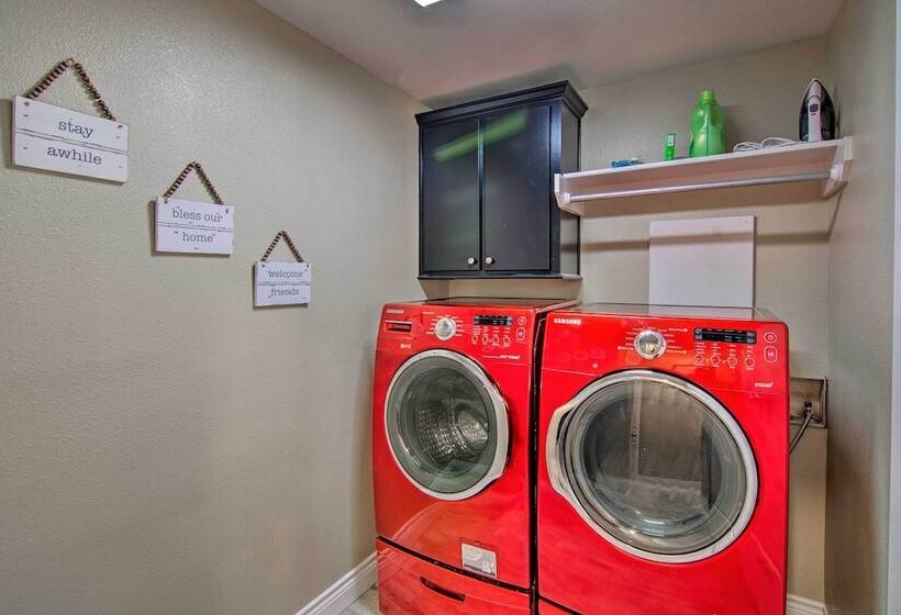 Renovated Modern Home W/ Patio, Walk To Texas Tech