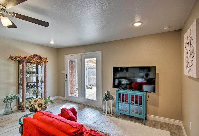 Renovated Modern Home W/ Patio, Walk To Texas Tech