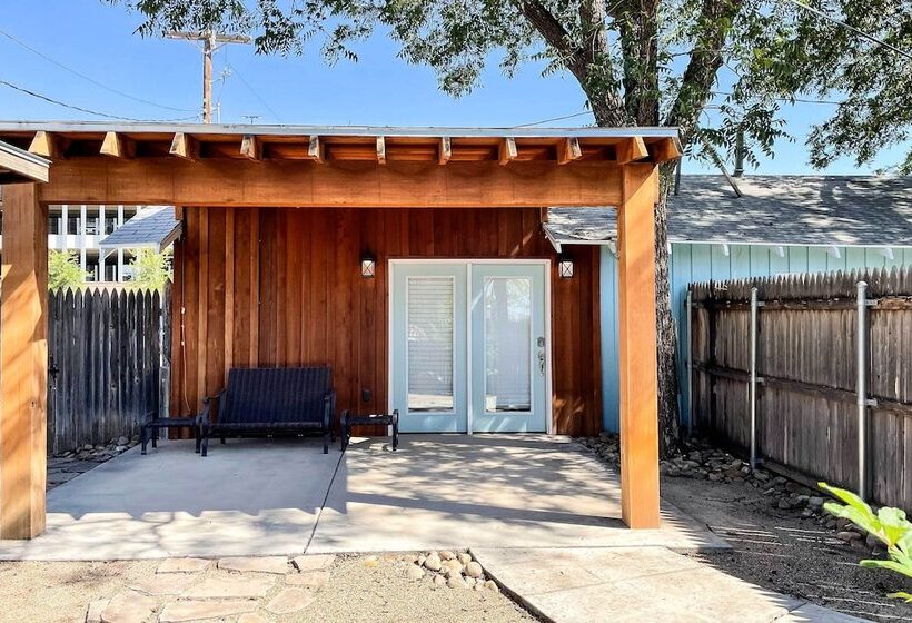 Renovated Modern Home W/ Patio, Walk To Texas Tech