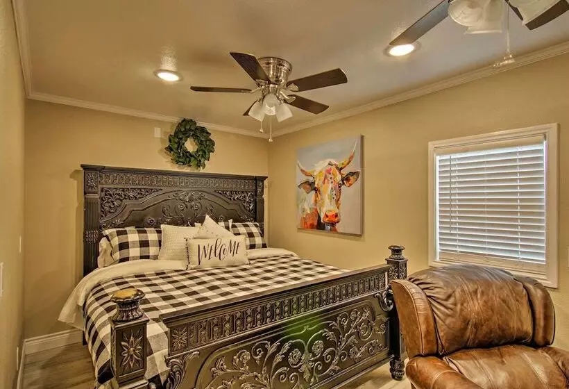 Walk To Texas Tech! Cozy Lubbock Gem W/ Patio