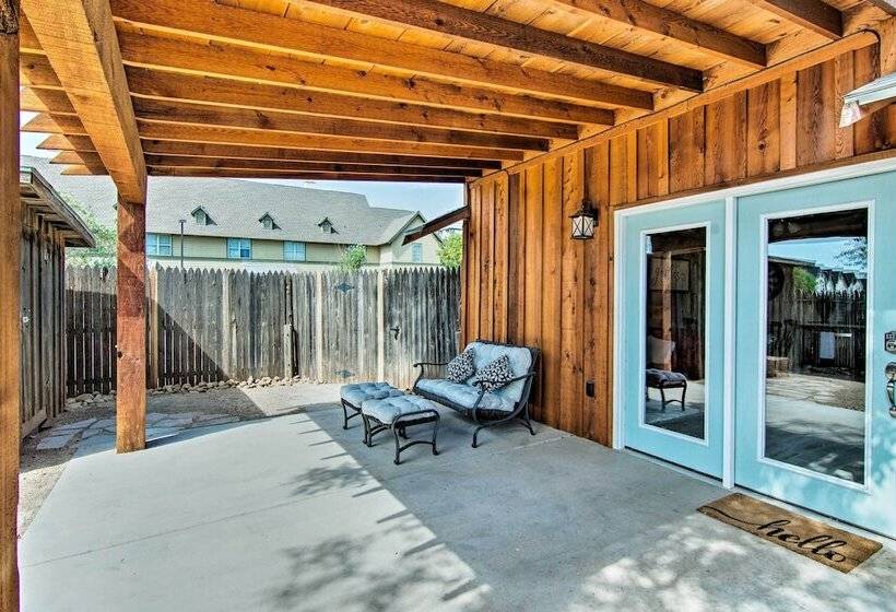 Renovated Modern Home W/ Patio, Walk To Texas Tech