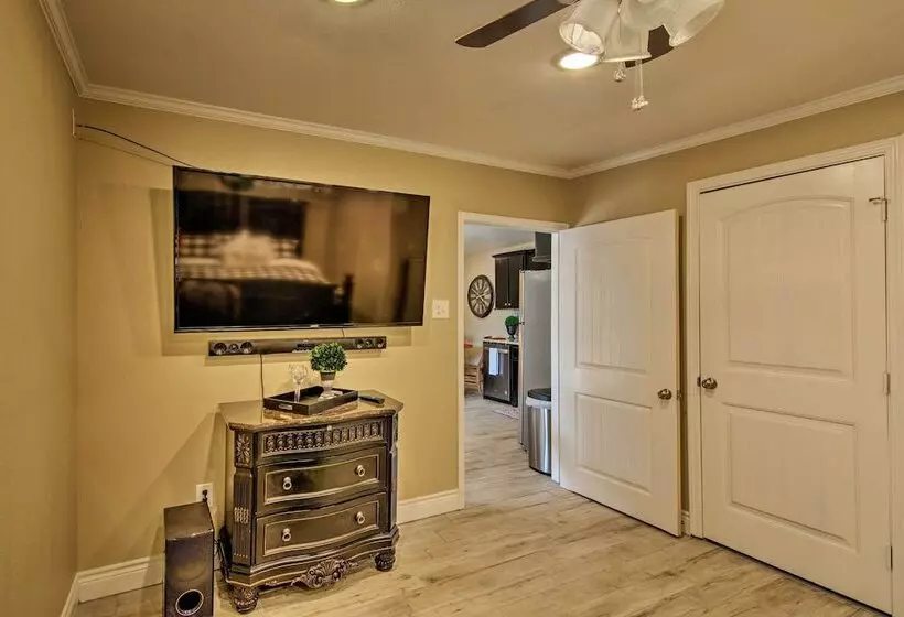 Walk To Texas Tech! Cozy Lubbock Gem W/ Patio