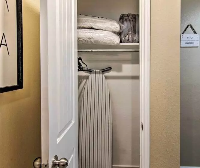 Walk To Texas Tech! Cozy Lubbock Gem W/ Patio