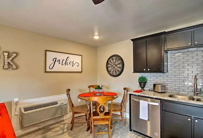 Walk To Texas Tech! Cozy Lubbock Gem W/ Patio