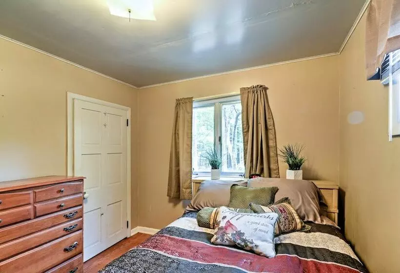 Rustic Bedford Cabin Near Hunting & Fishing