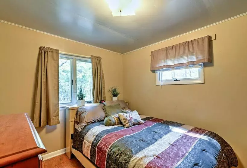 Rustic Bedford Cabin Near Hunting & Fishing