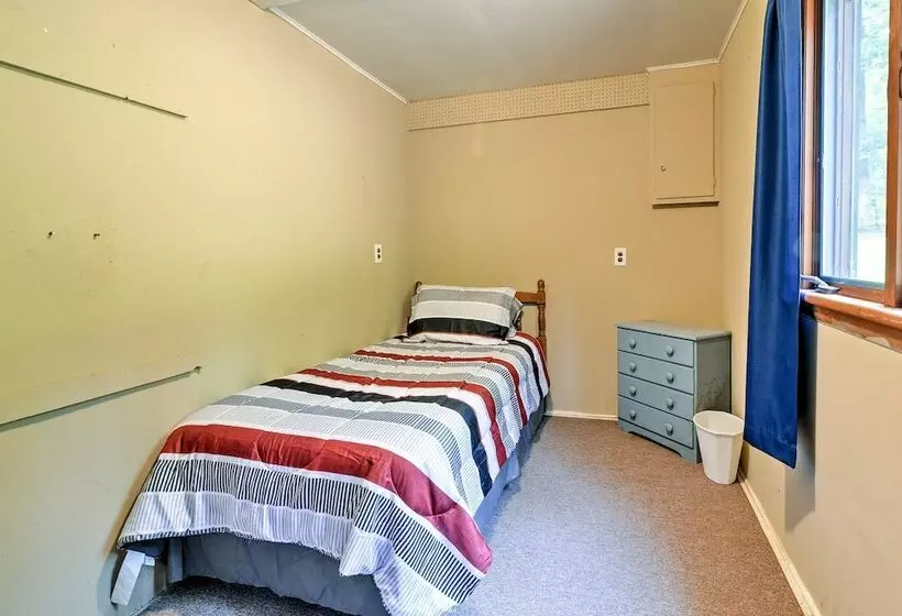 Rustic Bedford Cabin Near Hunting & Fishing