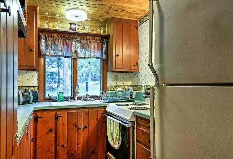 Rustic Bedford Cabin Near Hunting & Fishing