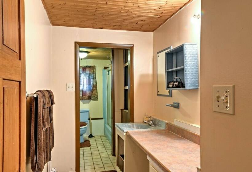 Rustic Bedford Cabin Near Hunting & Fishing