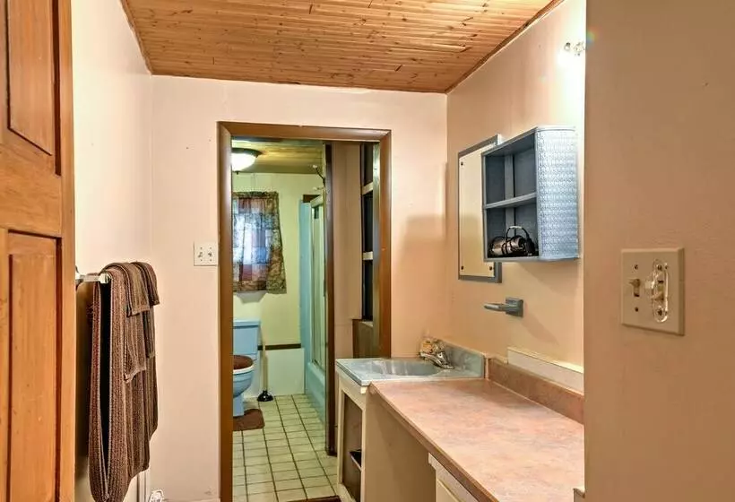 Rustic Bedford Cabin Near Hunting & Fishing