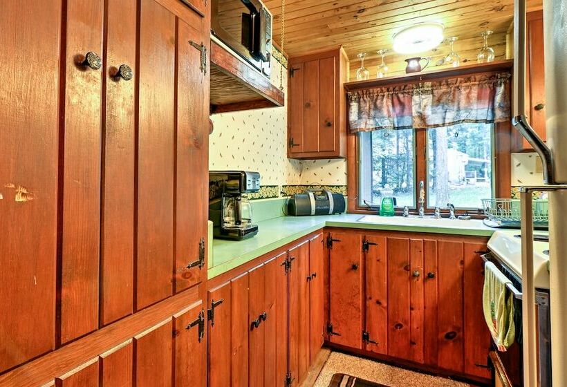 Rustic Bedford Cabin Near Hunting & Fishing