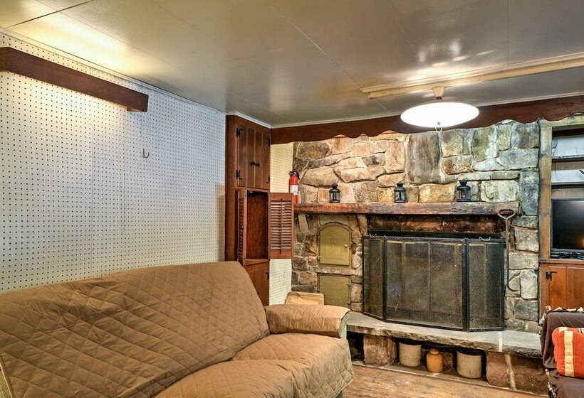 Rustic Bedford Cabin Near Hunting & Fishing