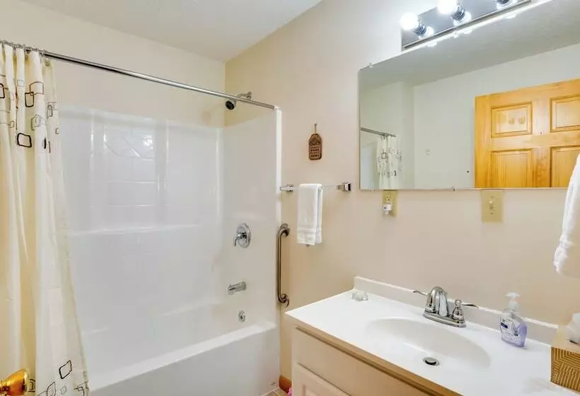 Serene Mountain Retreat On 40 Acres W/ Fire Pit!