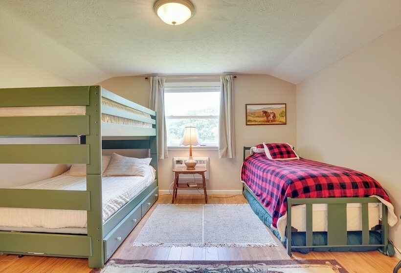 Serene Mountain Retreat On 40 Acres W/ Fire Pit!