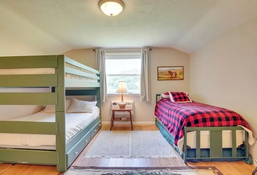 Serene Mountain Retreat On 40 Acres W/ Fire Pit!