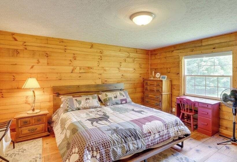 Serene Mountain Retreat On 40 Acres W/ Fire Pit!