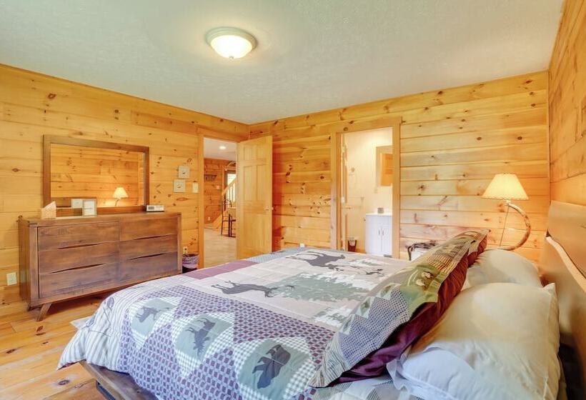 Serene Mountain Retreat On 40 Acres W/ Fire Pit!