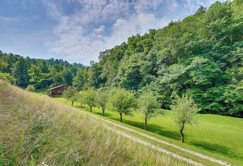 Serene Mountain Retreat On 40 Acres W/ Fire Pit!
