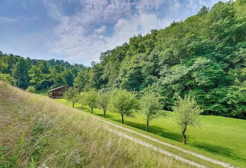 Serene Mountain Retreat On 40 Acres W/ Fire Pit!