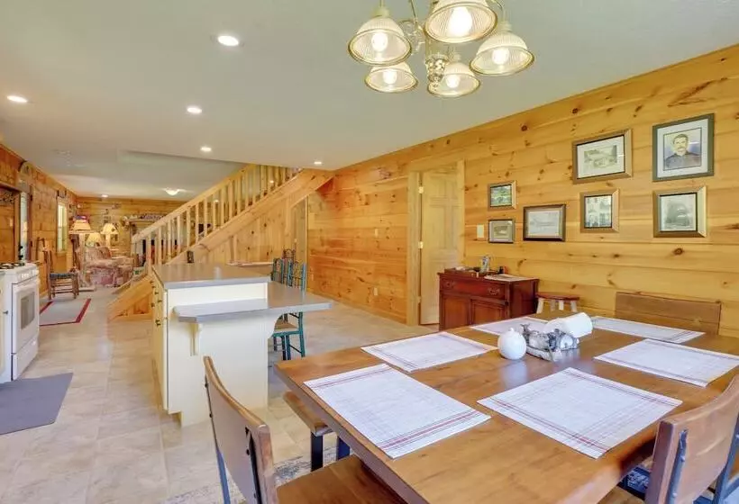 Serene Mountain Retreat On 40 Acres W/ Fire Pit!