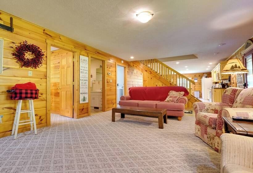 Serene Mountain Retreat On 40 Acres W/ Fire Pit!