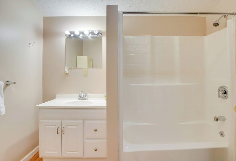 Serene Mountain Retreat On 40 Acres W/ Fire Pit!