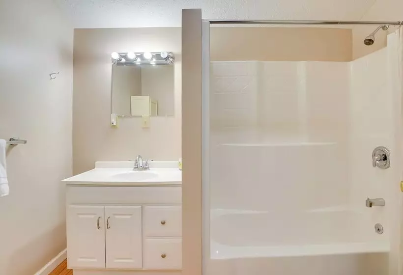 Serene Mountain Retreat On 40 Acres W/ Fire Pit!