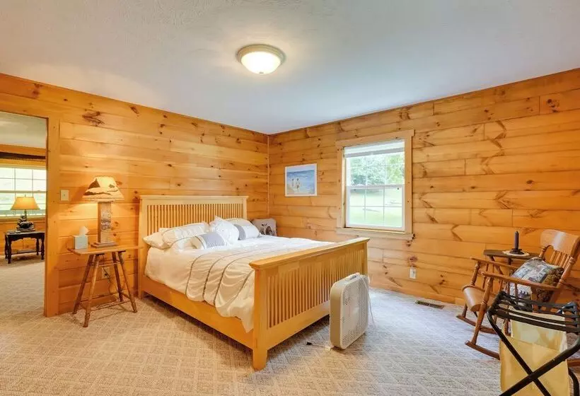 Serene Mountain Retreat On 40 Acres W/ Fire Pit!